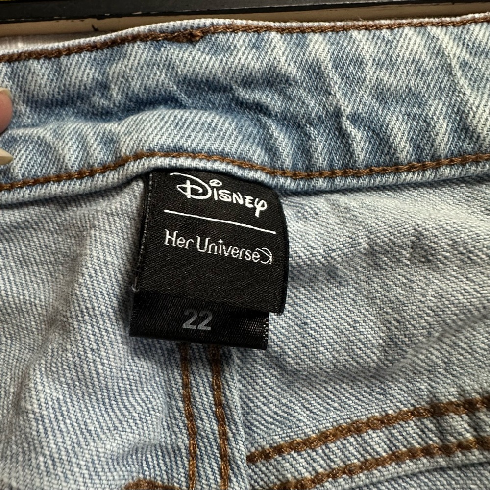 Her Universe Disney Light Blue Mom Jeans with Mickey & Minnie Heart Design Sz 22 - Picture 3 of 14